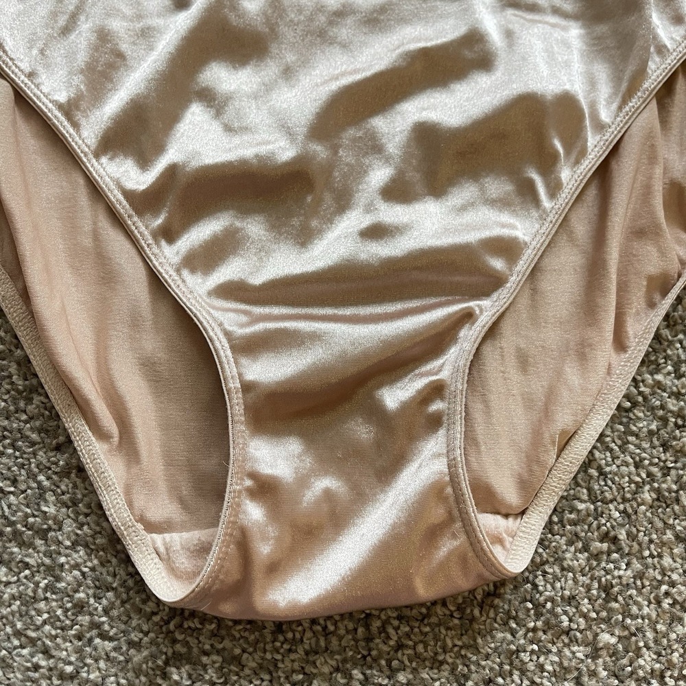 Vtg DELICATES Stretch SATIN Hi-Cut Bikini PANTIES Second Skin 10 Glossy Nude Tan - Picture 4 of 8